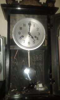 ساعة حائطية ميكانيكية قديمة  من صنع الصين للبيع