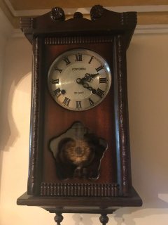 ساعة حاءطية قديمة