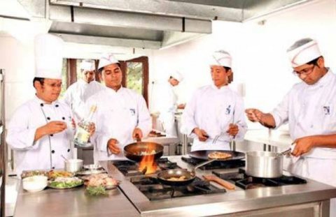 طباخين وطهاة من الجنسية المغربية مهارة وخبرة بجميع التخصصات، لهم خبرة  7