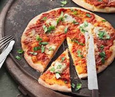 شركة  المستقبل توفر لكم معلمين فطائر وبيتزا تخصصهم البيتزا الإيطالية 