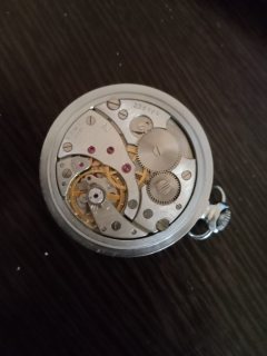 ساعة تحتوي ياقوت أصلي قديمة صنع  في الاتحاد السفياتي