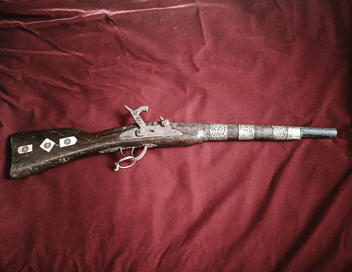 مسدس قديم تحفة