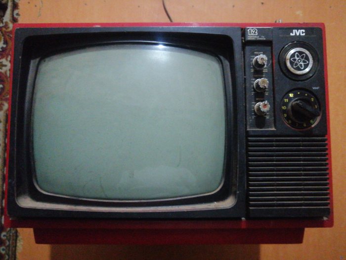تلفاز قديم يعود إلى العصور القديمة 