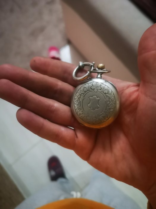 ساعة جيب سويسرية من الفضة يعود عمرها لأكثر من مئة سنة 2