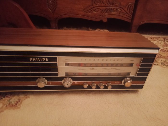 راديو قديم من نوع فيليبس  1