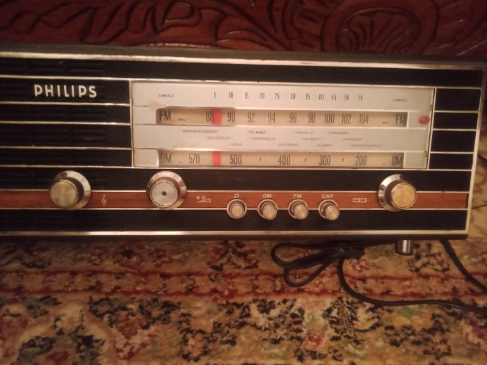 راديو قديم من نوع فيليبس  2