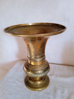 مزهرية اندونيسية انتيك من البرونز الحر يعود تاريخها الى القرن 19 