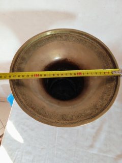 مزهرية اندونيسية انتيك من البرونز الحر يعود تاريخها الى القرن 19  3