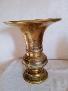 مزهرية اندونيسية انتيك من البرونز الحر يعود تاريخها الى القرن 19  4