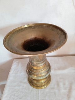 مزهرية اندونيسية انتيك من البرونز الحر يعود تاريخها الى القرن 19  7