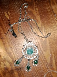 قلادة قديمة 1