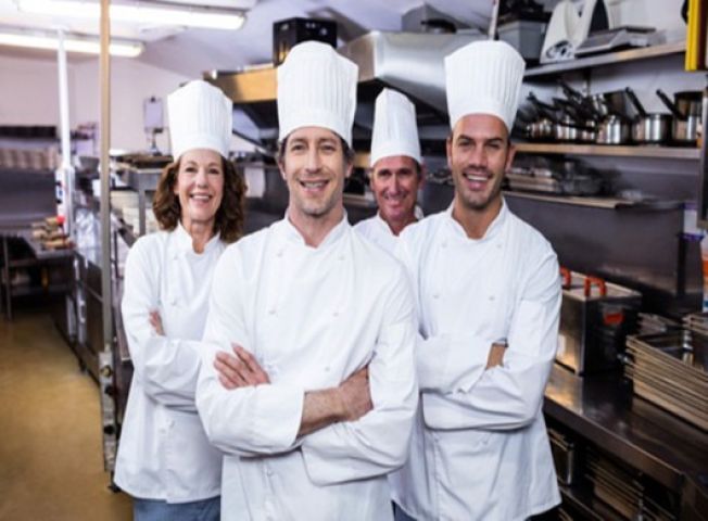 يتوفر لدينا من الجنسية المغربية معلمين شاورما متخصصين ومحترفين 1