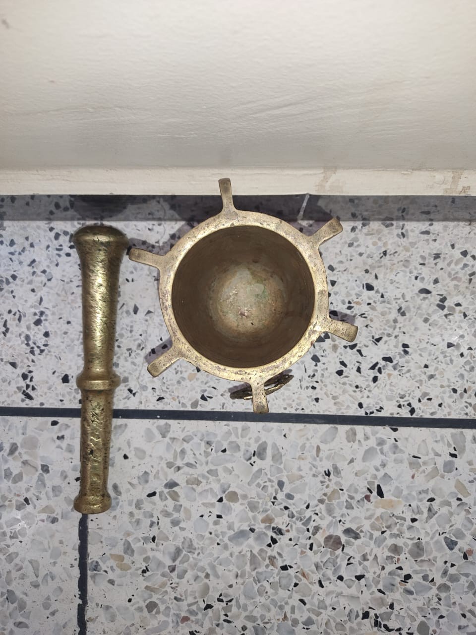  للبيع مهراز نحاسي نادر - تحفة تراثية عمرها 150 4