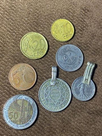 عمال نقدية قديمة 