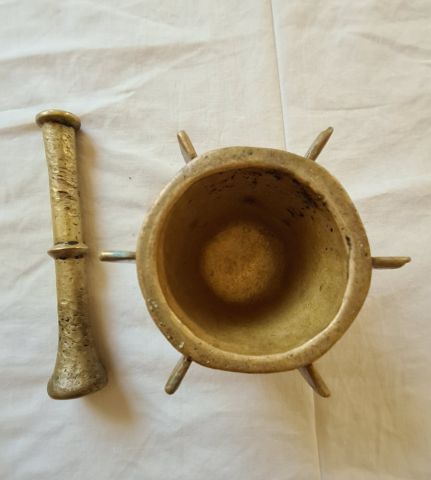 ✅ مهراز نحاسي قديم جدا عمره يتجاوز 105 سنة، و هوا متوارت أب عن جد 2