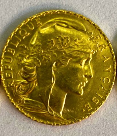 مجموعة من 3 عملات ذهبية من فئة 20 فرنكًا من ماريان كوك - 1910