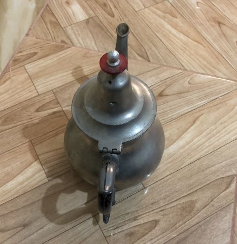 براد قديم متوسط الحجم  مصنوع من الرصاص (للدون )يحتوى على طابع الن 2