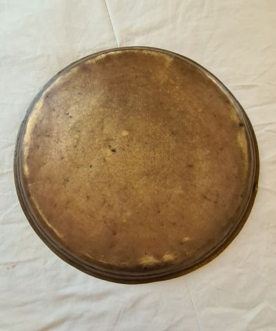 صينية نحاسية مغربية قديمة جدا، عمرها يتجاوز 110 سنة، و هي مصنوع م 2