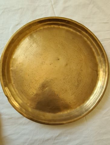 صينية نحاسية مغربية قديمة جدا، عمرها يتجاوز 110 سنة، و هي مصنوع م 6