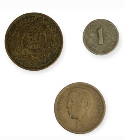 مجموعة من القطع المغربية النادرة، التي يعود تاريخها إلى عام 1952 