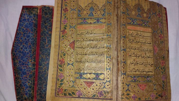 مطلوب للجدية مصحف مخطوط مذهب أو مخطوطات قديمه 