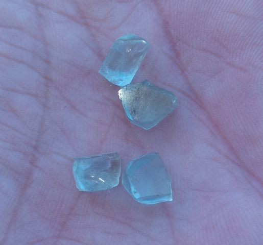 حجر زمرد طبيعي لون أخضر ماءل للزرقة اكوامرين 3