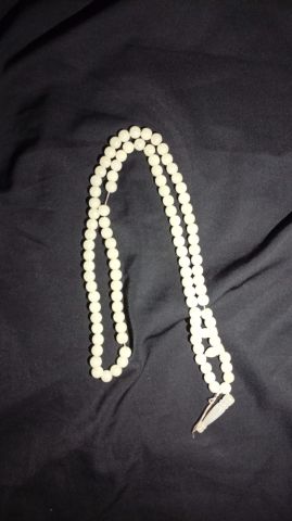 مسبحة فوسفورية مضيئة تحتوي على مئة حبة 