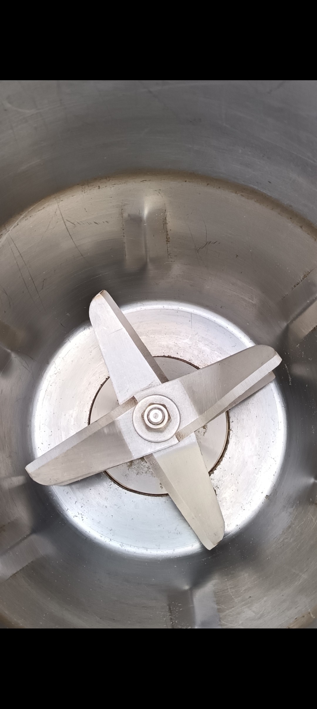 خلاط طحانة قوية أكثر من 3 لتر وزنها 12 كيلو