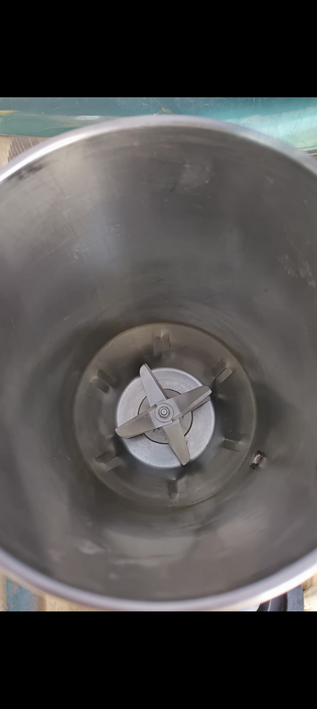 خلاط طحانة قوية أكثر من 3 لتر وزنها 12 كيلو 2