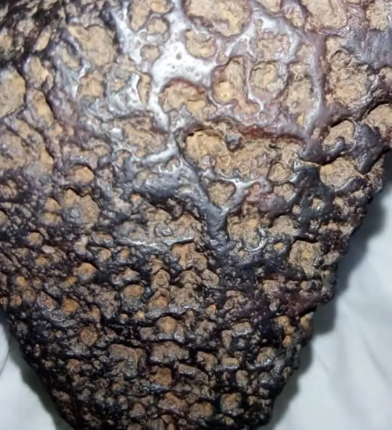 نيزك الكربوني  3