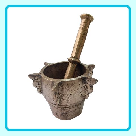 مهراز نحاسي قديم جدا عمره أكثر من 70 سنة