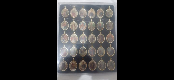 مجموعة ميداليات دينية للبيع