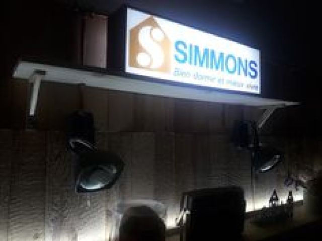 لوحات إشهارية احترافية – تصميم وتركيب بجودة عالية 7