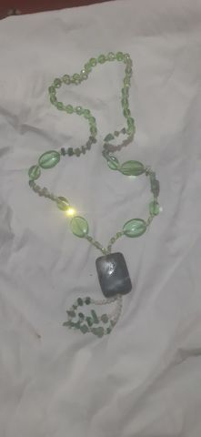 عقد الكريسطال والزومرد والعقيق 