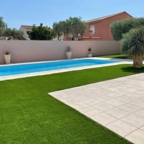 Gazon Artificiel عالي الجودة | منظر أخضر دائم بلا صيانة 6