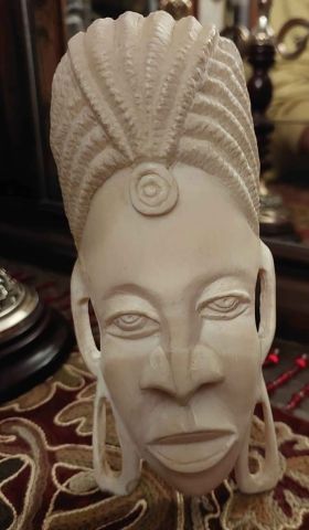 تمتال من العاج الاصلي