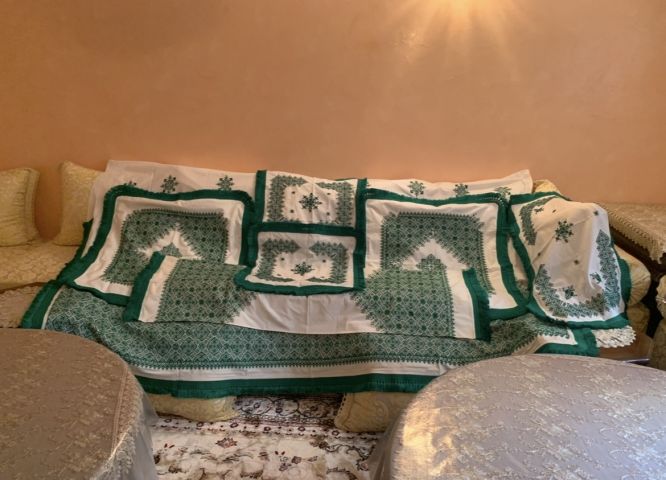 ليزار مع جميع مرافقاته