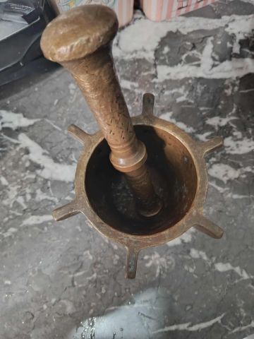 مهراز نحاس أصلي عمره تقريباً 90 سنة، قطعة تراثية نادرة ✅ حالة جيد 2