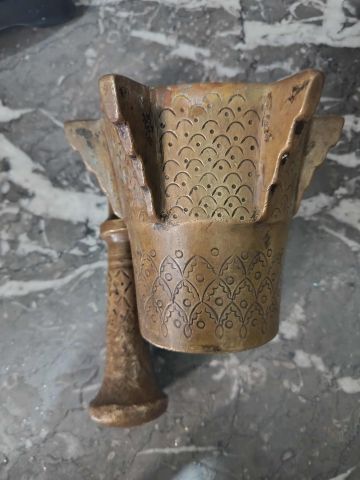 مهراز نحاس أصلي عمره تقريباً 90 سنة، قطعة تراثية نادرة ✅ حالة جيد 3