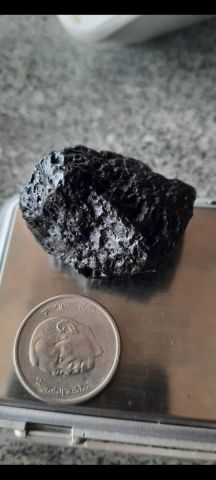 نيزك أسود جميل