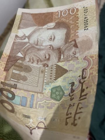 أوراق نقذية من فئة 100 درهم "ملوك المغرب"