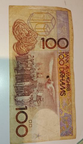  .أوراق نقدية من فئة 100 درهم
