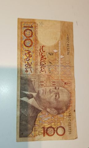  .أوراق نقدية من فئة 100 درهم 2