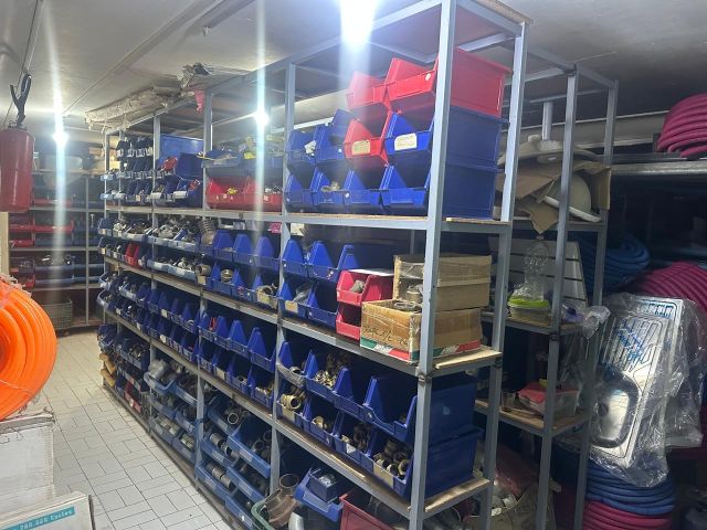 محل تجاري للبيع ساروت 5