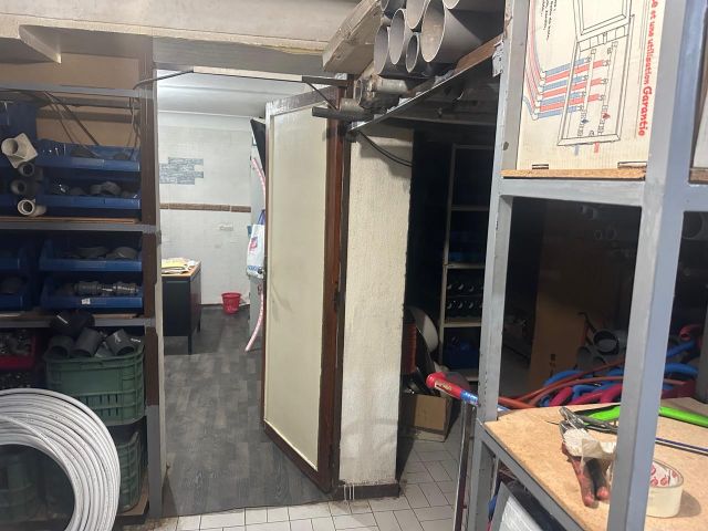 محل تجاري للبيع ساروت 8