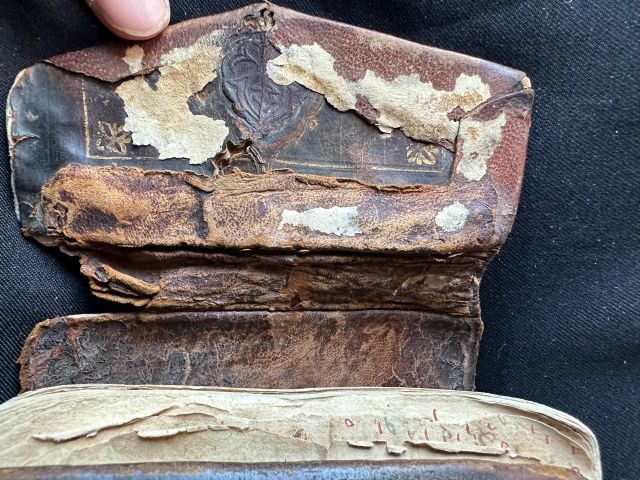 مصحف أثري قديم Antique Holy Qur’an