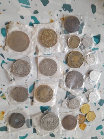 مجموعة عملات مغربية  واجنبية بثمن جد مناسب