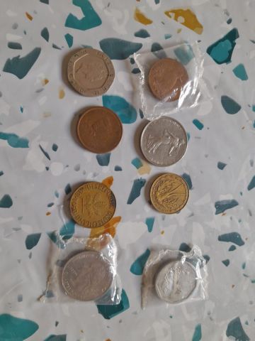 مجموعة عملات مغربية  واجنبية بثمن جد مناسب 9