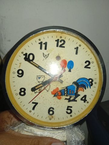ساعة الديك الحقيقية و الة الخياطة سنجر الاصلية