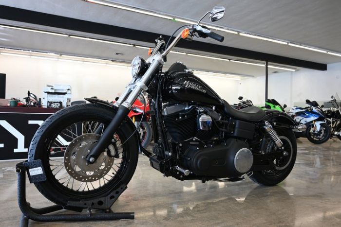  HARLEY DAVIDSON DYNA STREET BOB WhatsApp me +971564580565